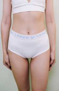 Теннисные шорты укороченные под платье женские Vinner (белый)